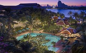 Anantara Riverside Bangkok 5*